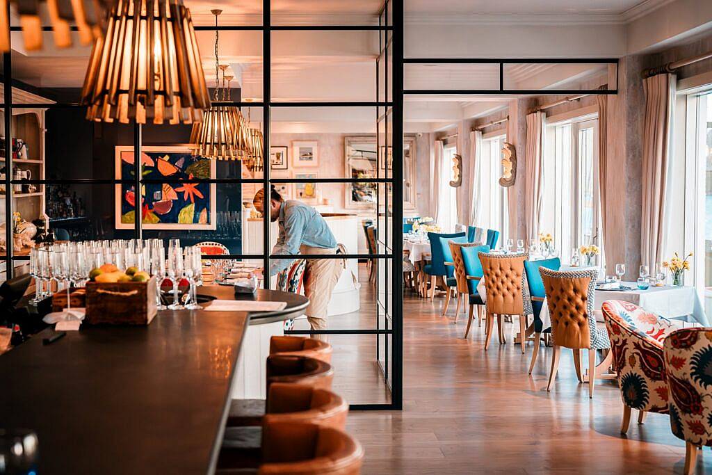 Dining in St Mawes. the Reef Knot Restaurant at The Idle Rocks